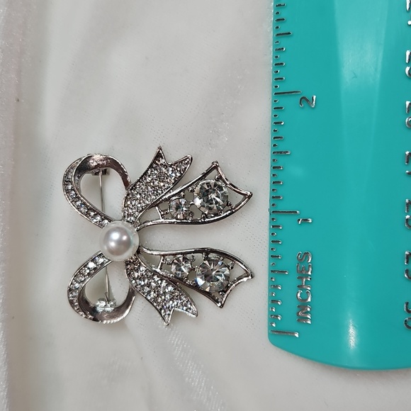 Silver Tone Clear Rhinestone Bow Brooch Retro Style Pin Rhinestone Sparkling - Picture 3 of 6
